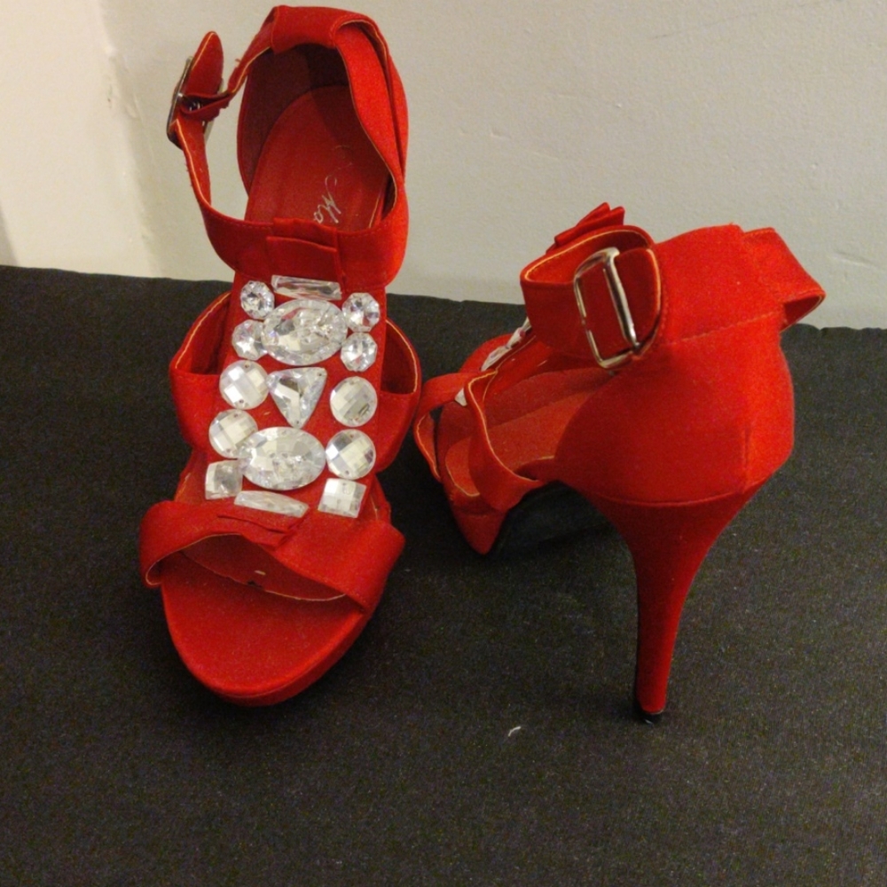 Heels - Picture 3 of 7